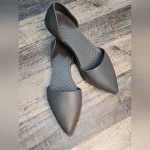 Native Womens Size 7 Audrey Pointed Toe Gray Flats Lightweight Slip On